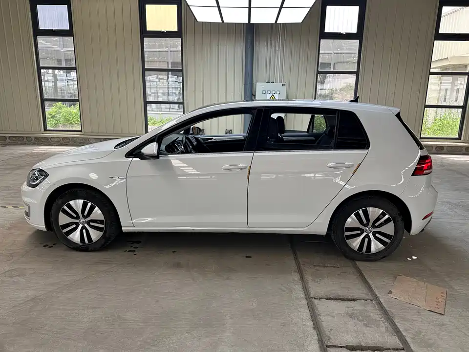 Volkswagen Golf*pure electricity