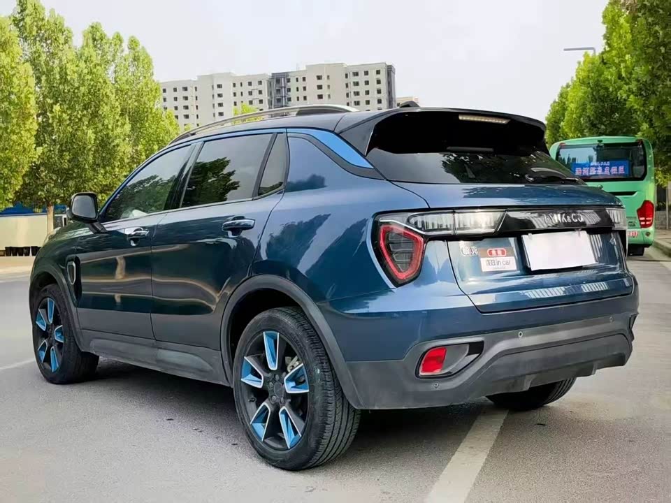 Lynk & Co 01