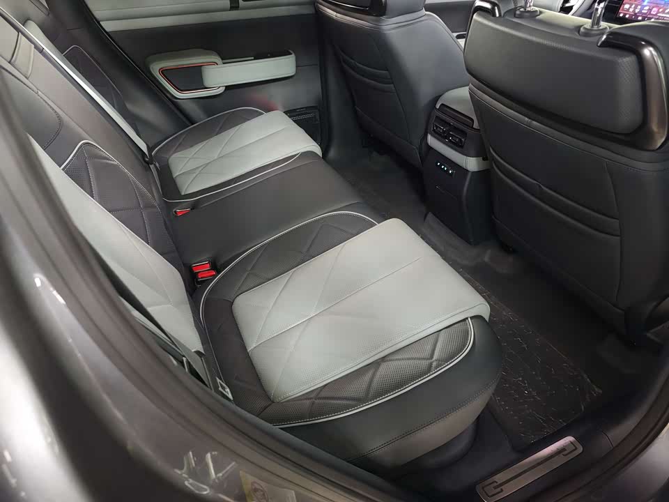 BYD Leopard 5 BYD Leopard 5