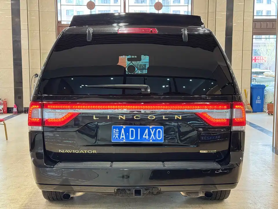Lincoln Navigator