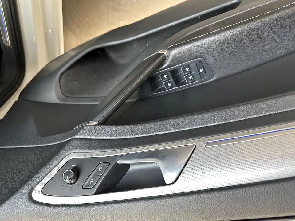 Volkswagen Golf*pure electricity