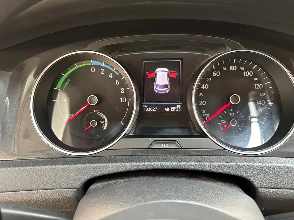 Volkswagen Golf*pure electricity