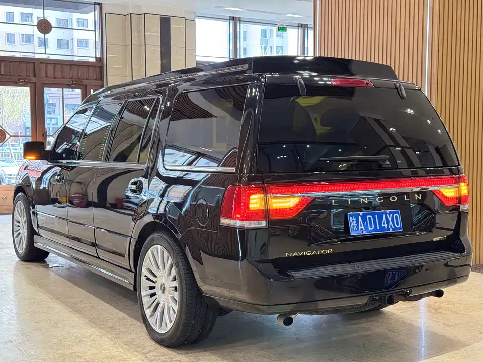 Lincoln Navigator