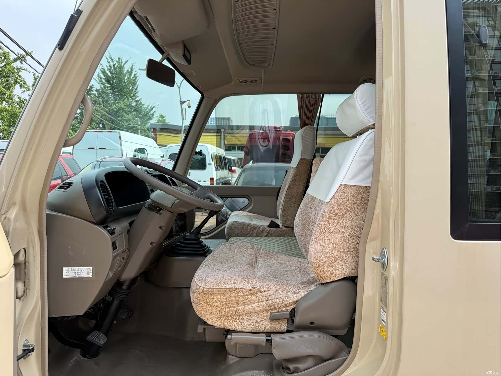 Toyota Coaster, 2011 14