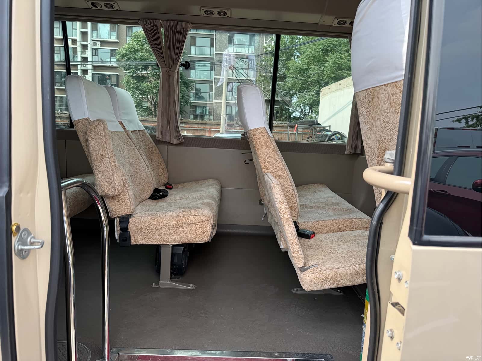 Toyota Coaster, 2011 26