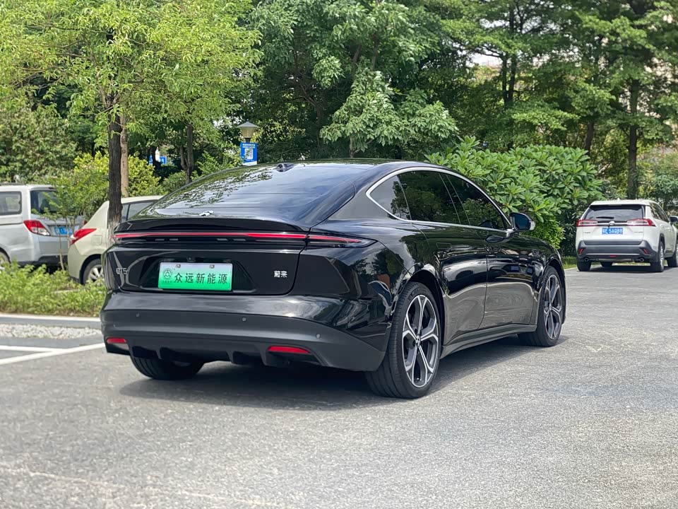 NIO ET5