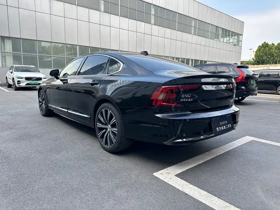 Volvo S90