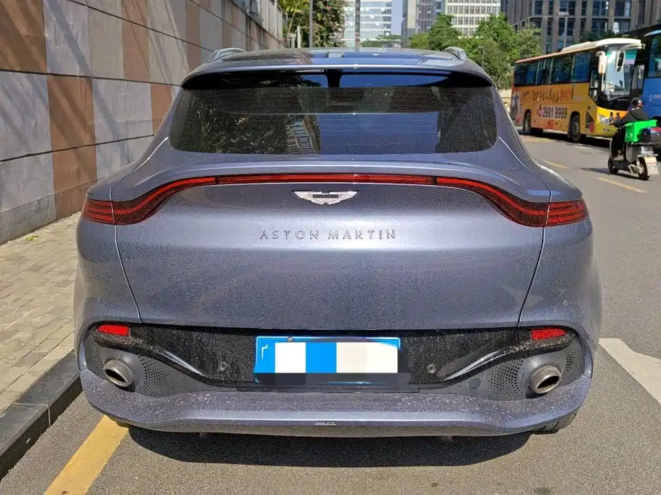Aston Martin DBX