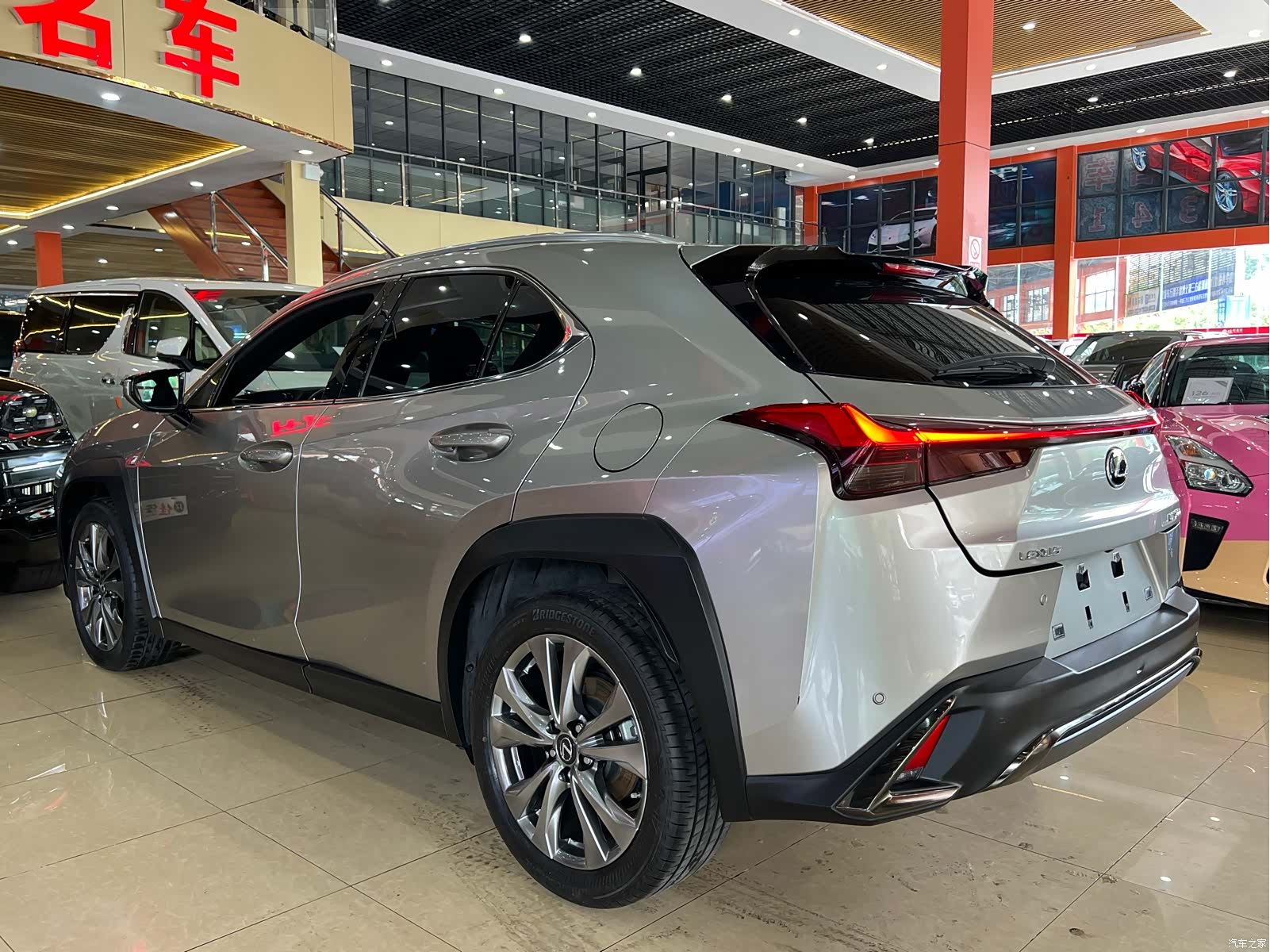 Lexus UX, 2019 6