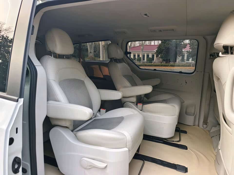 MAXUS Chase G10 MAXUS Chase G10
