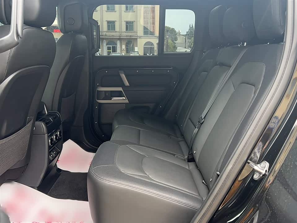 Land Rover guard