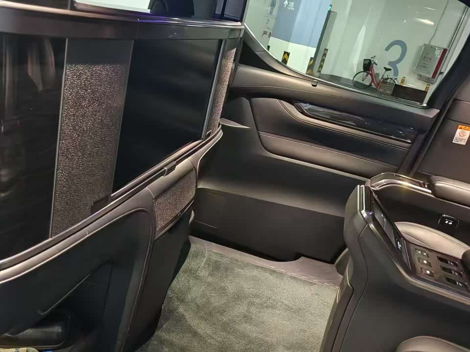Lexus LM Lexus LM