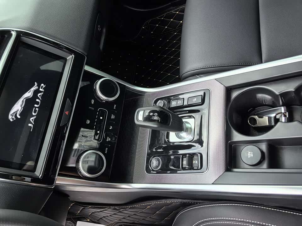 Jaguar XEL Jaguar XEL