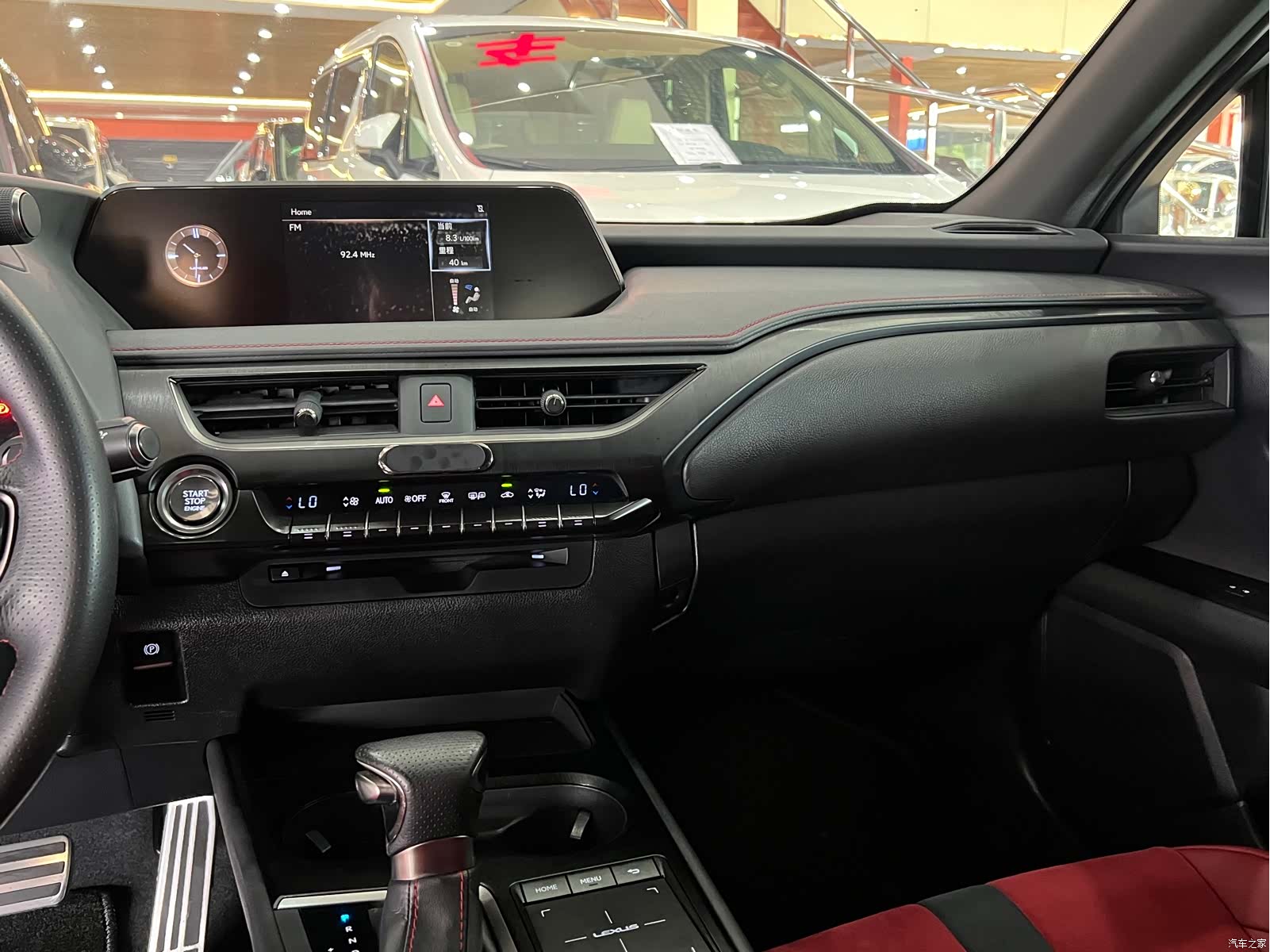 Lexus UX, 2019 13