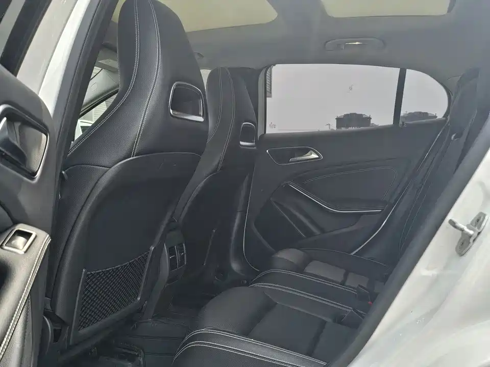 Mercedes-Benz GLA Mercedes-Benz GLA