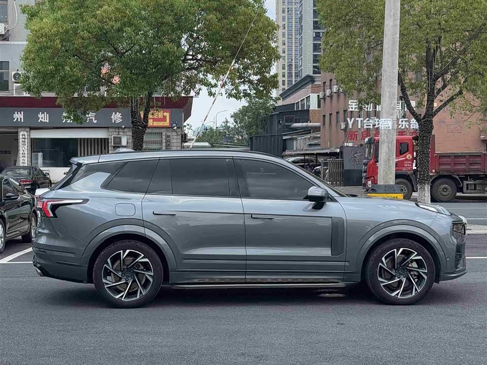 Lynk & Co 09