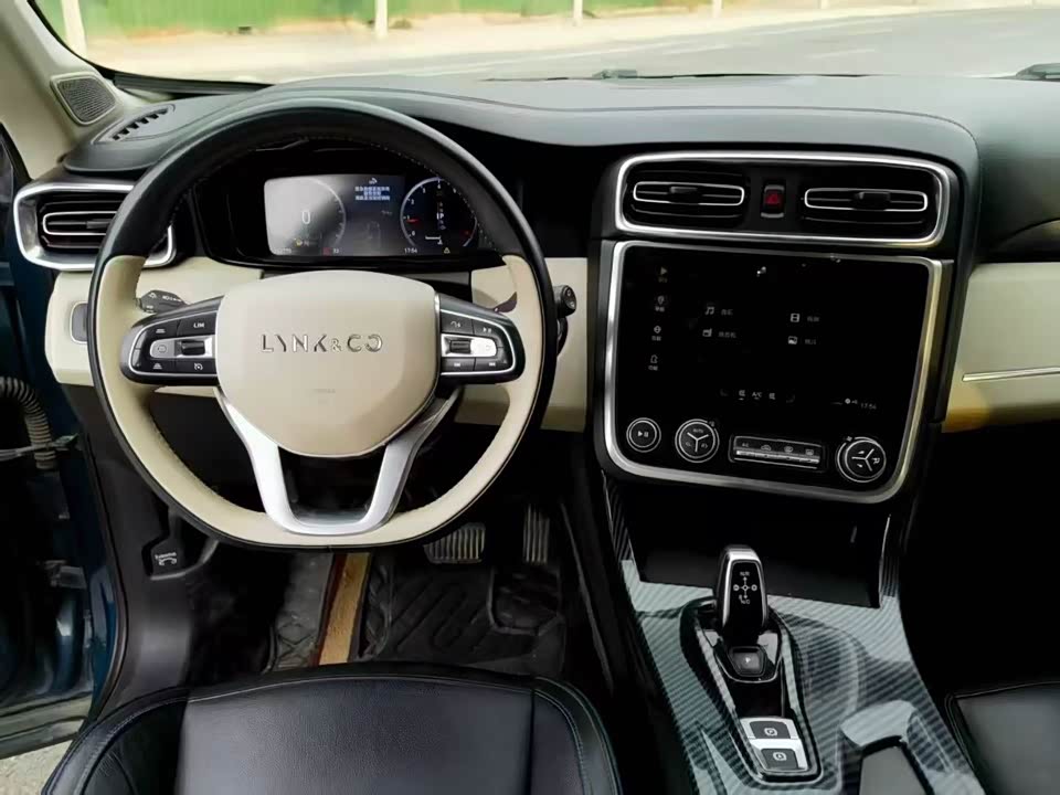 Lynk & Co 01