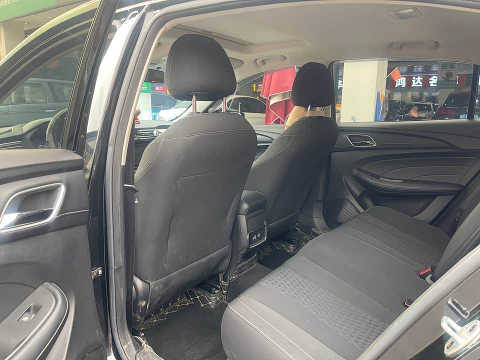 Roewe i5