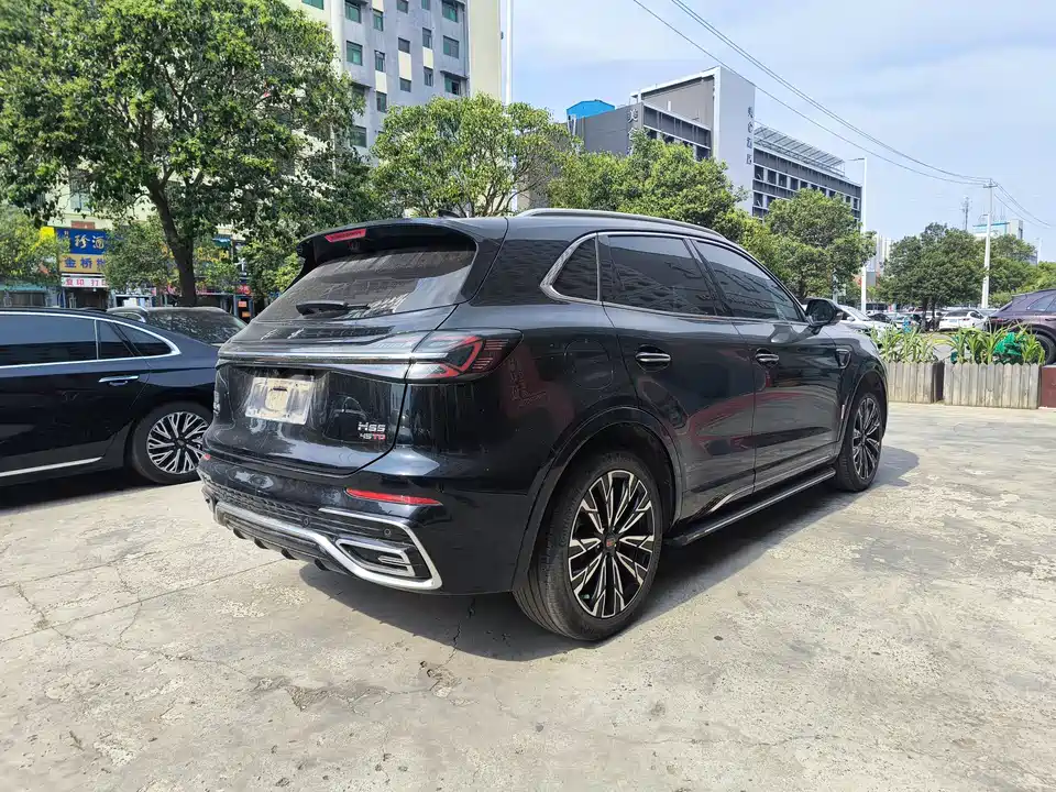 Hongqi HS5