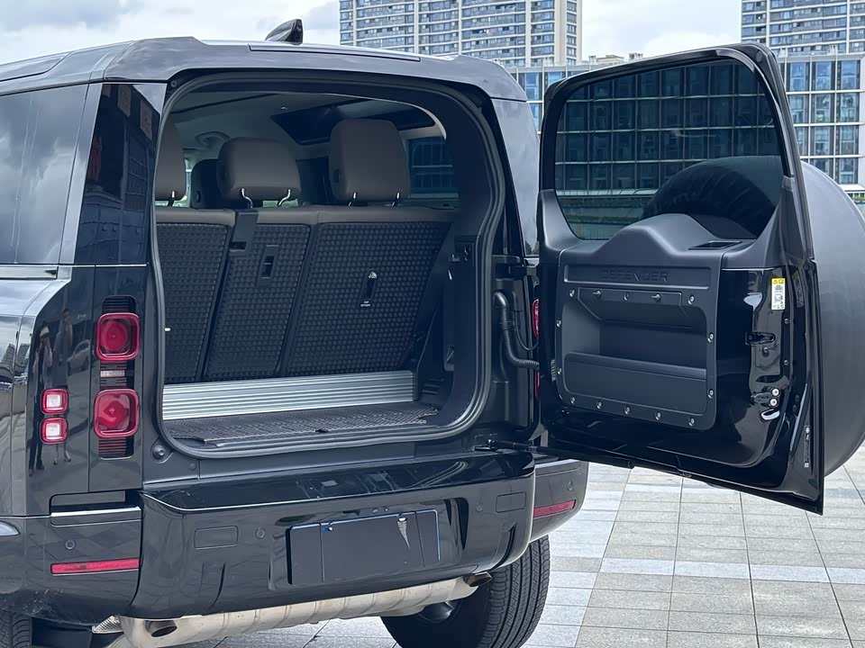 Land Rover guard