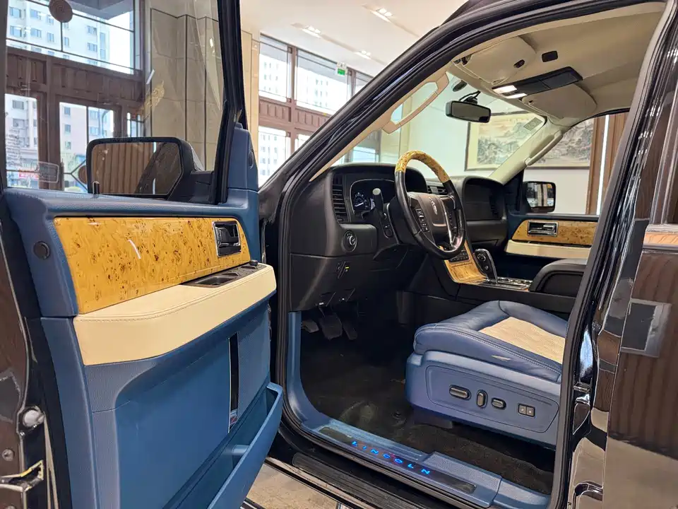 Lincoln Navigator