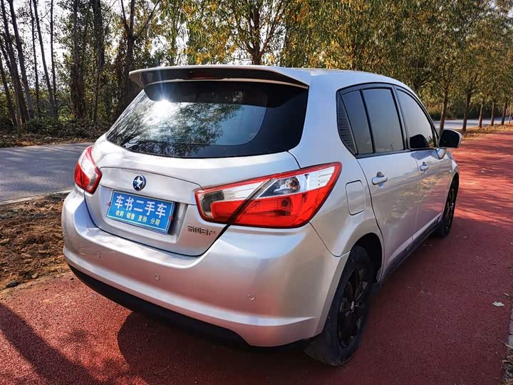 启辰r50 2012款 1.6l 手动舒适版