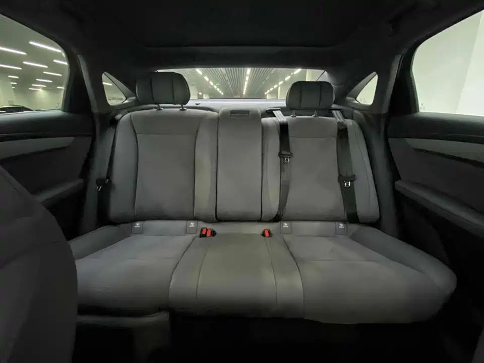 VOYAH Lantu chasing light