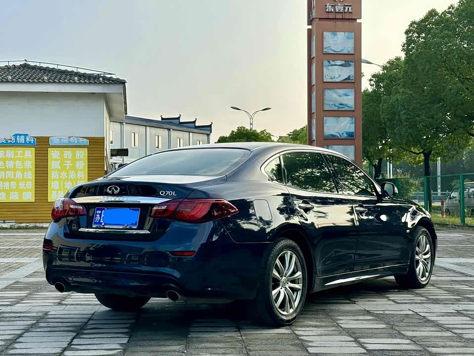 Infiniti Q70 Infiniti Q70