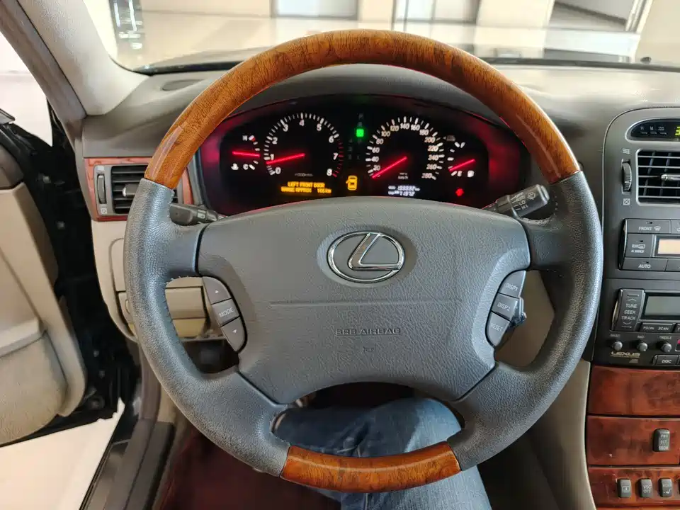 Lexus LS