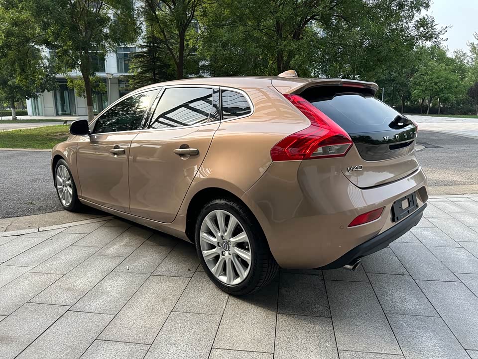 Volvo V40