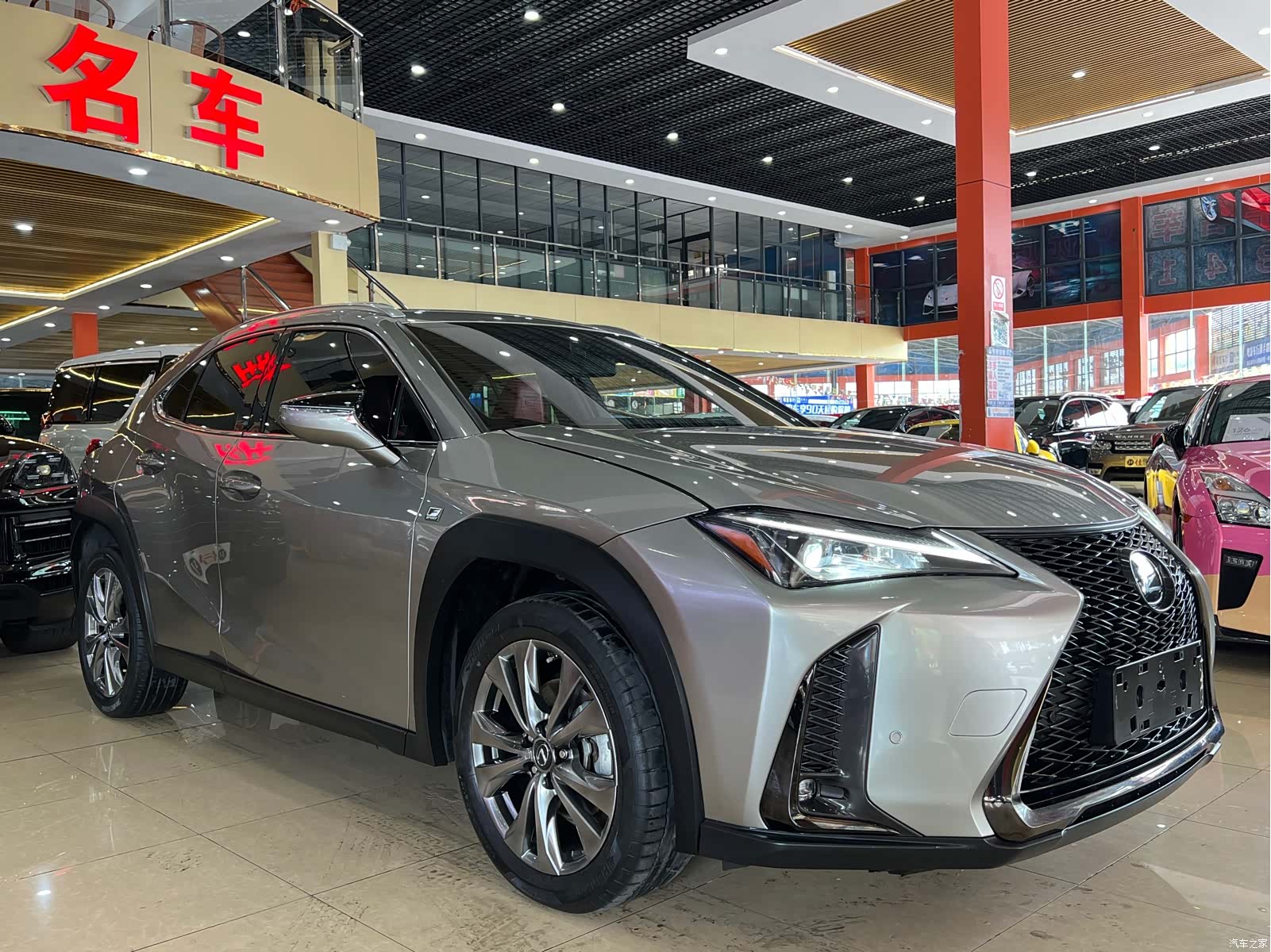Lexus UX, 2019 3