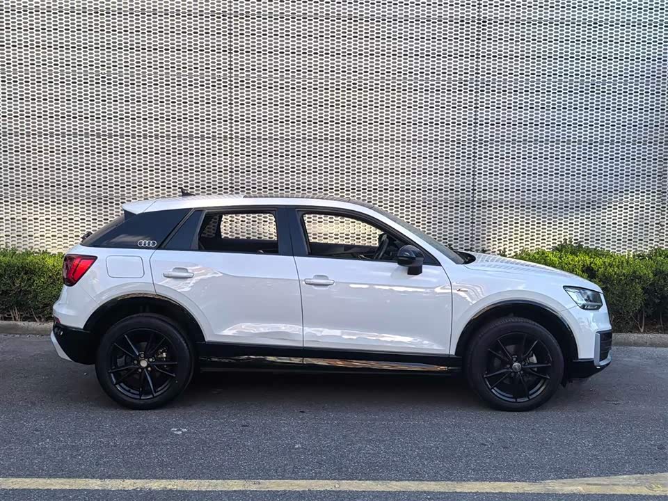 Audi Q2L