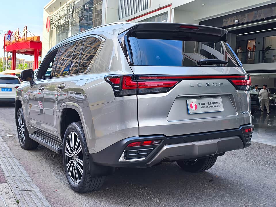 Lexus LX