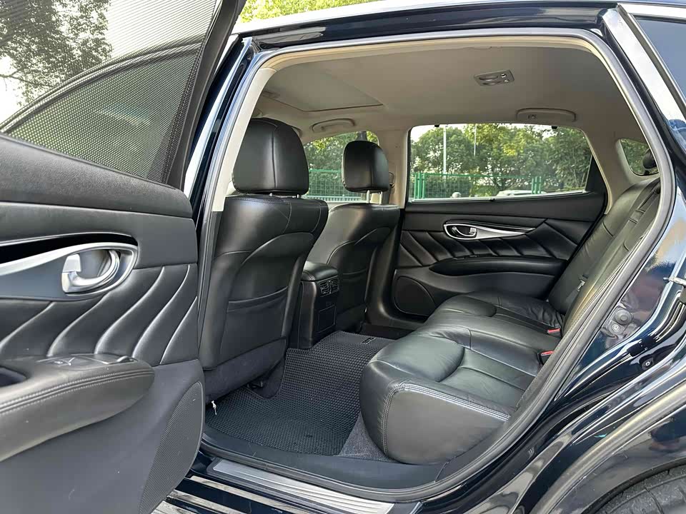 Infiniti Q70 Infiniti Q70