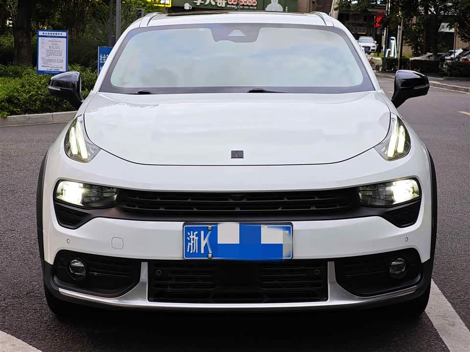 Lynk & Co 02 Lynk & Co 02