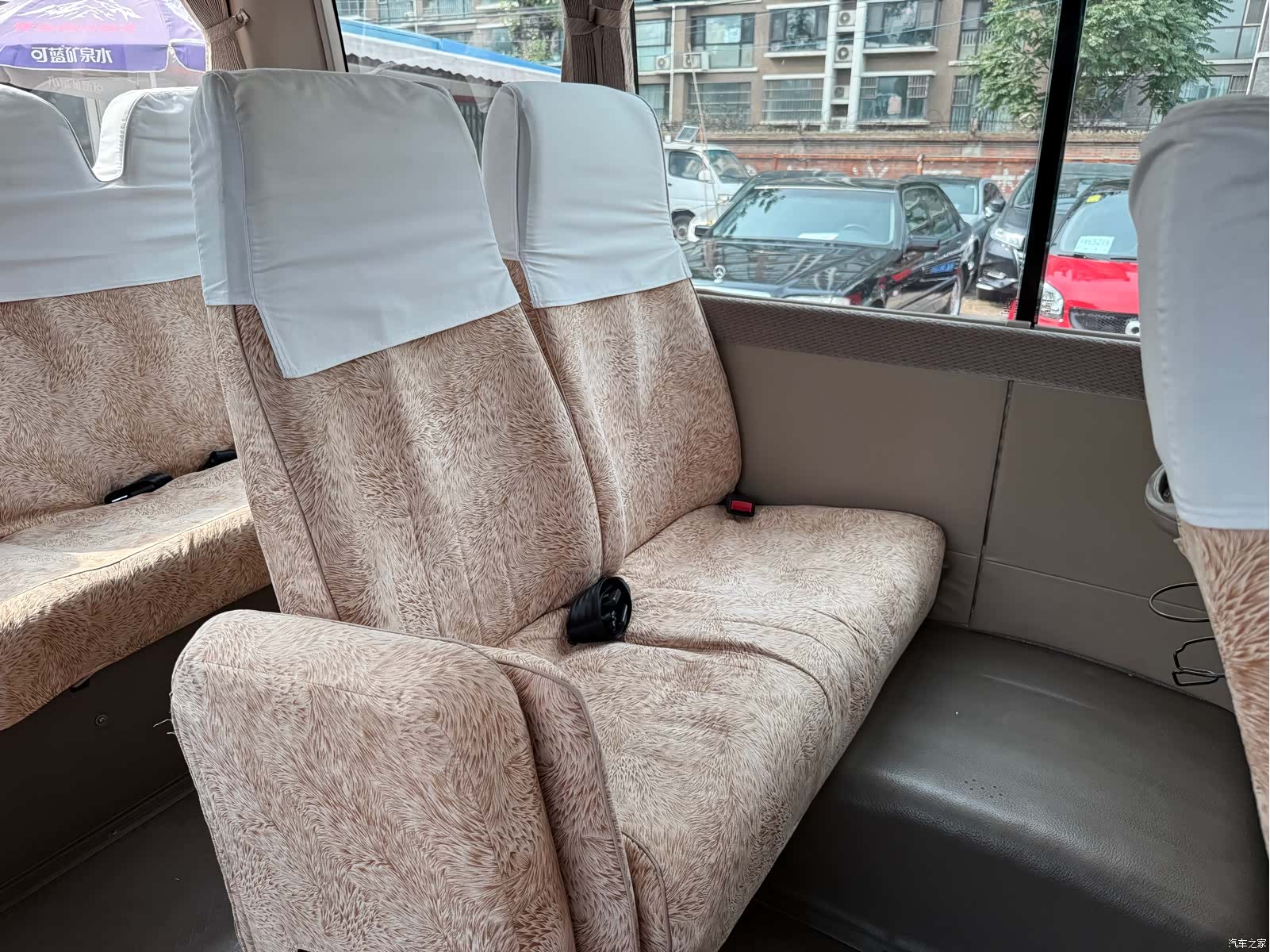 Toyota Coaster, 2011 29