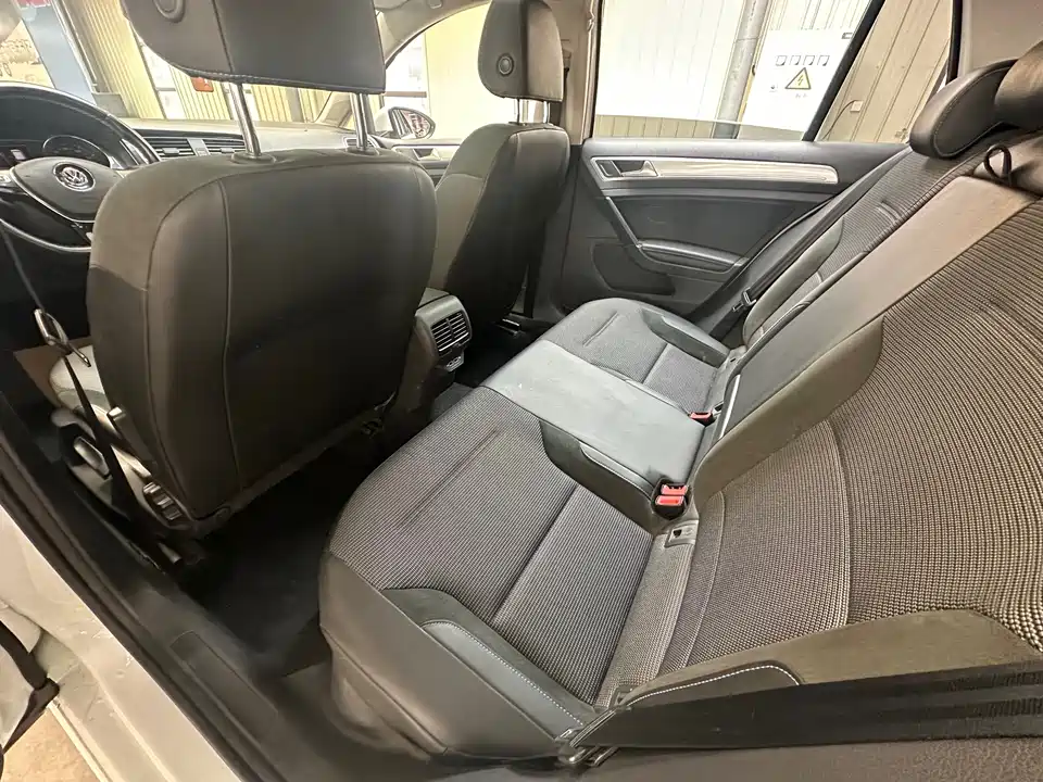 Volkswagen Golf*pure electricity