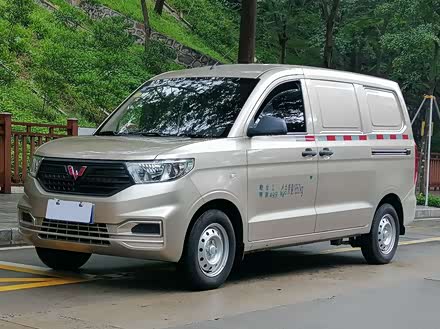 五菱宏光v 2021款 1.5l劲取版封窗车lar