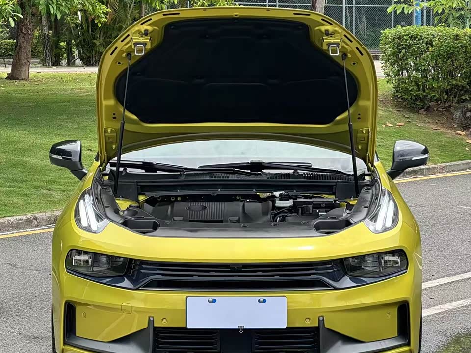 Lynk & Co 03