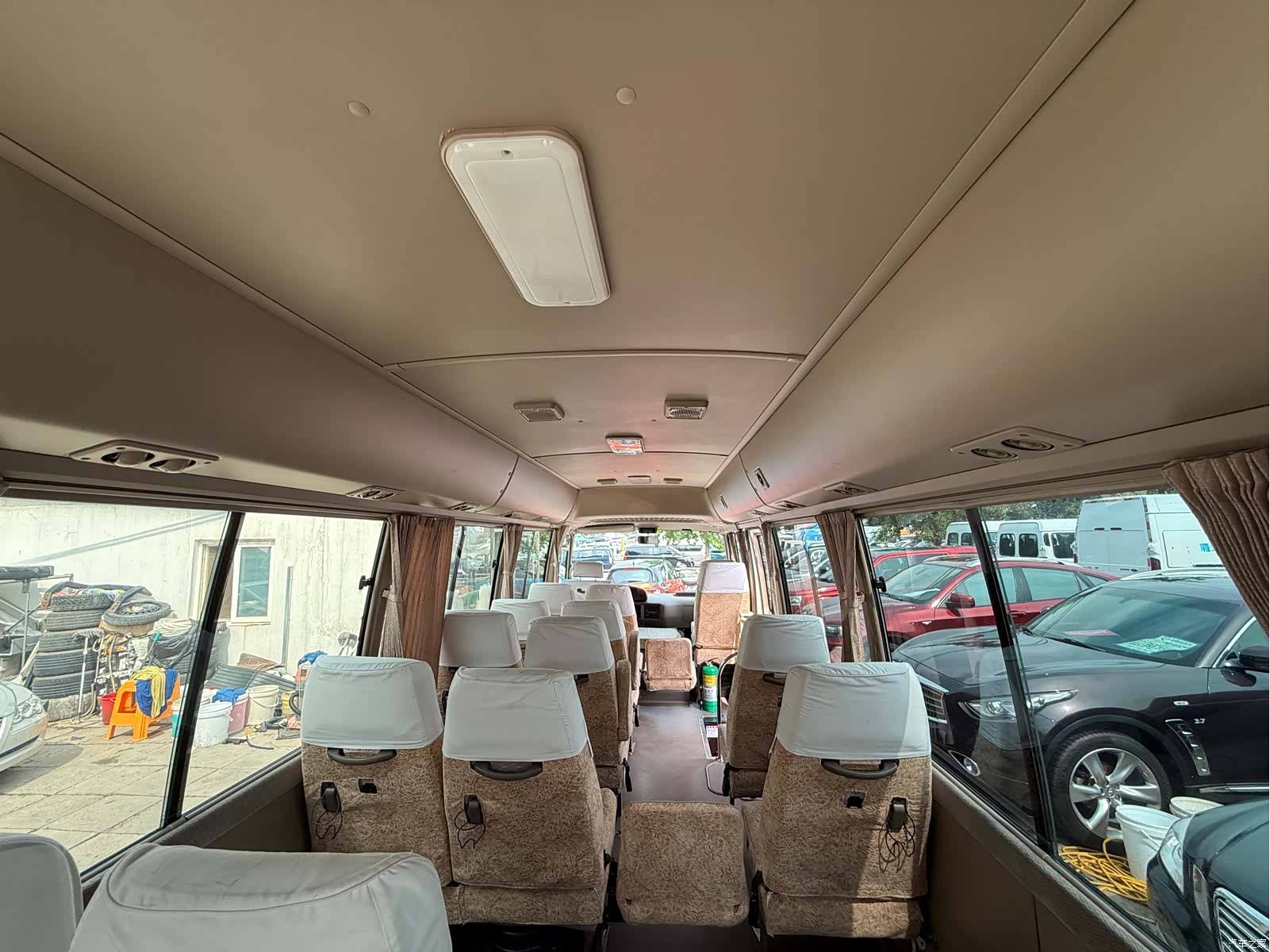 Toyota Coaster, 2011 24