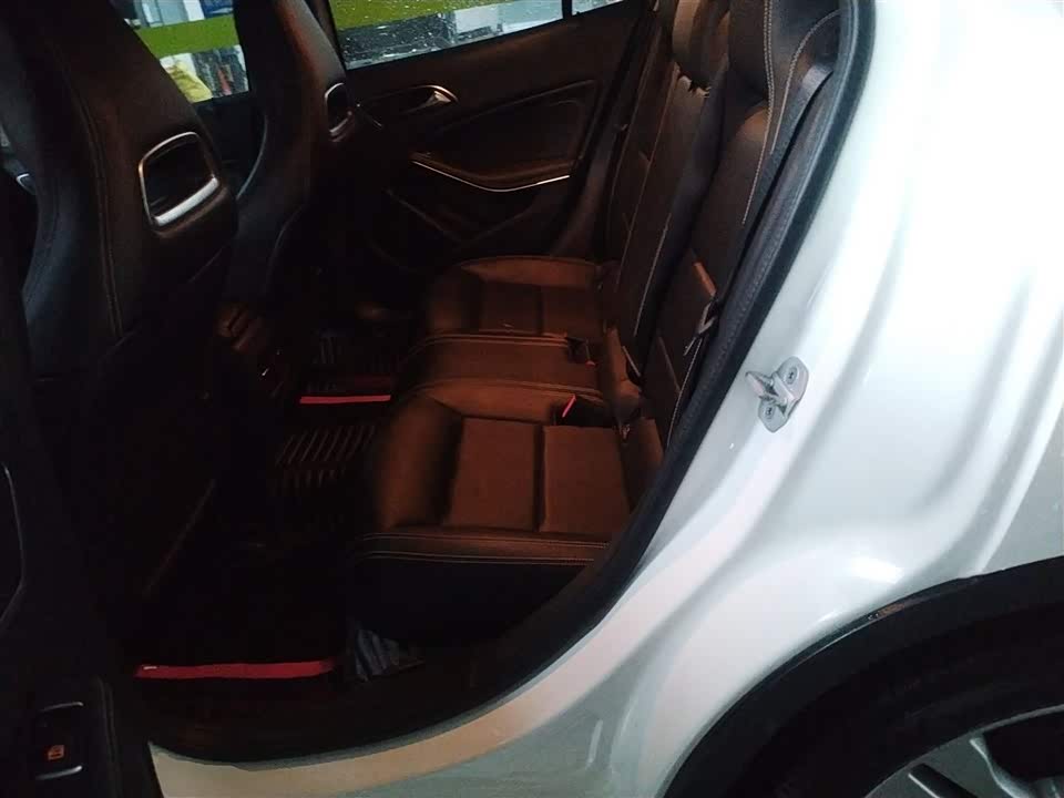 Mercedes-Benz GLA Mercedes-Benz GLA