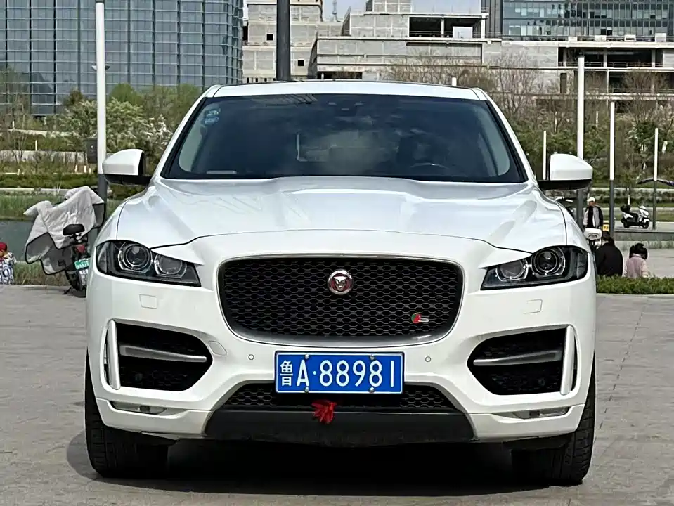 Jaguar F-PACE