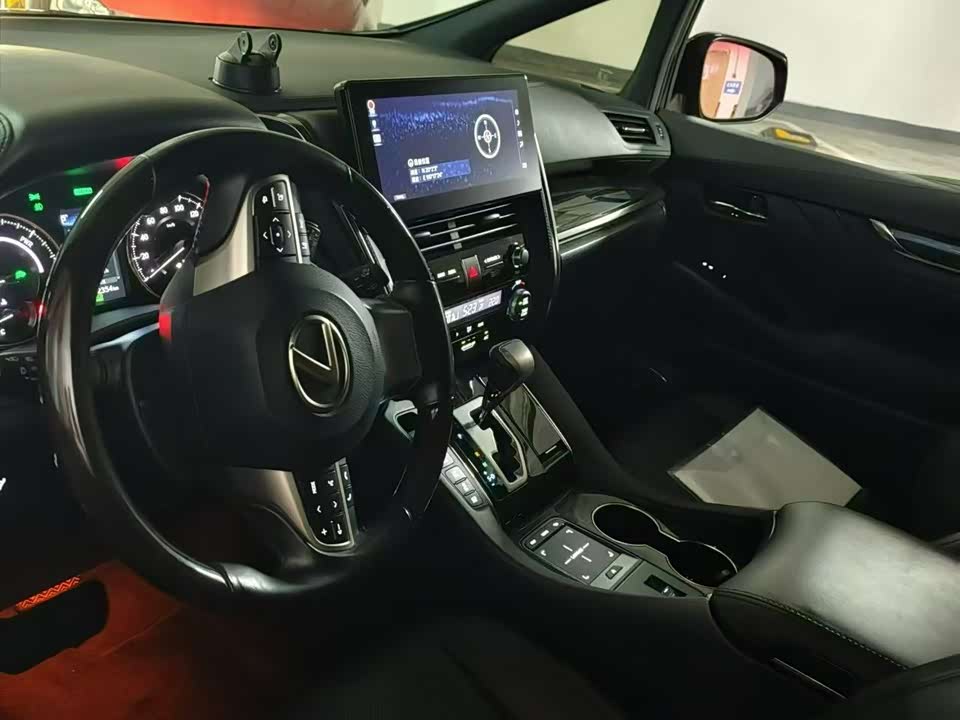 Lexus LM Lexus LM