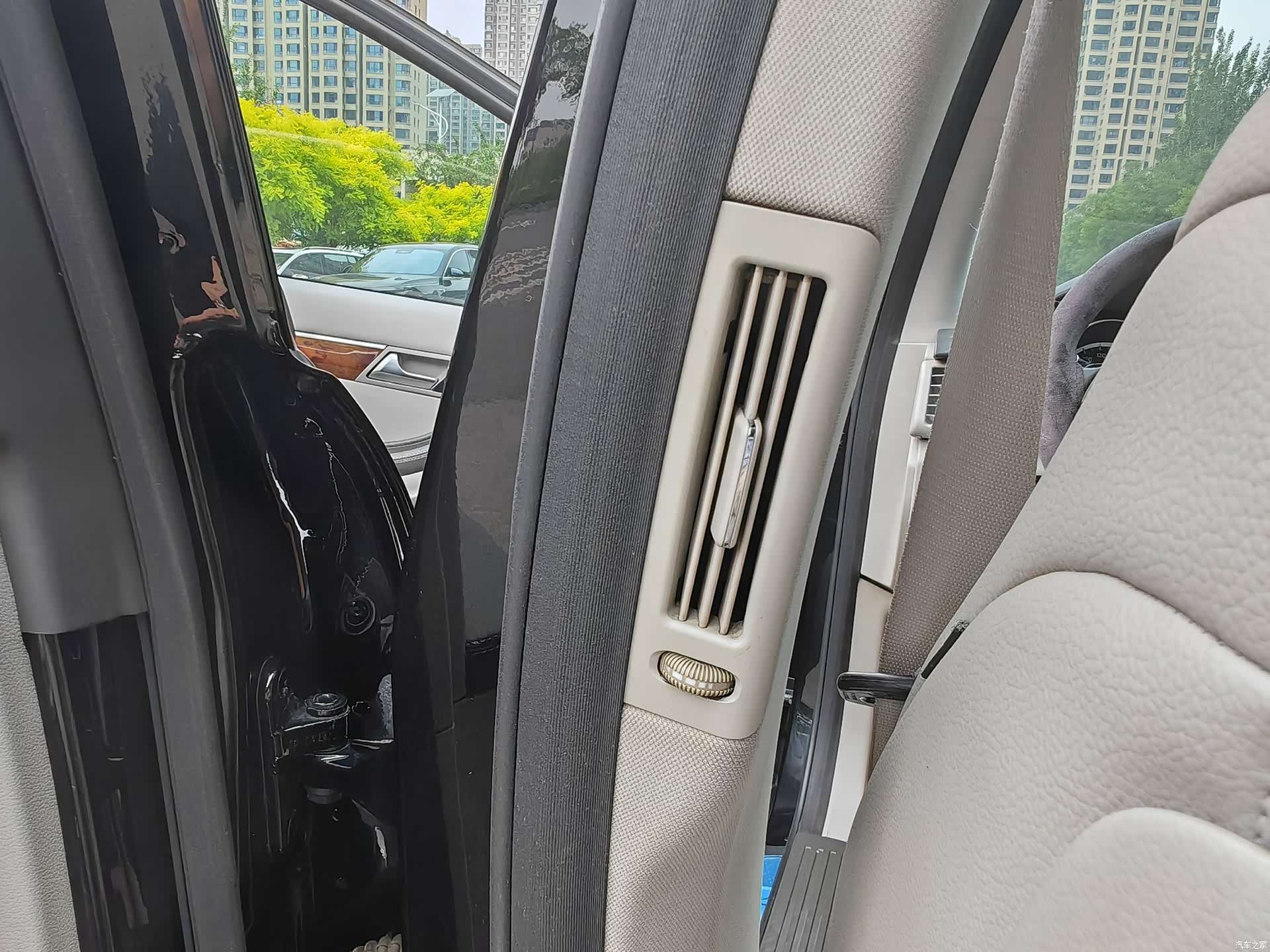 Mercedes-Benz R-Class, 2012 17