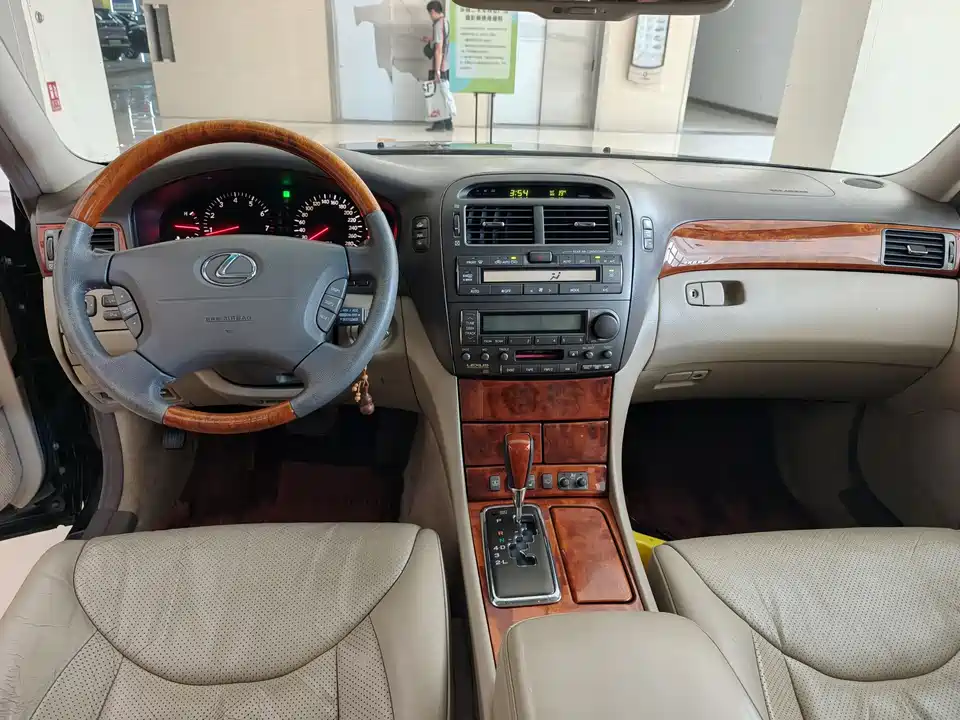 Lexus LS