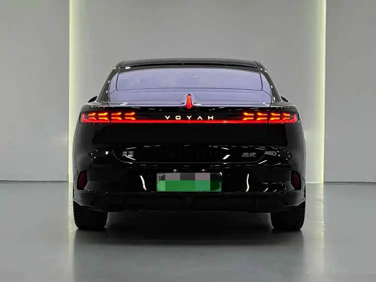 VOYAH Lantu chasing light