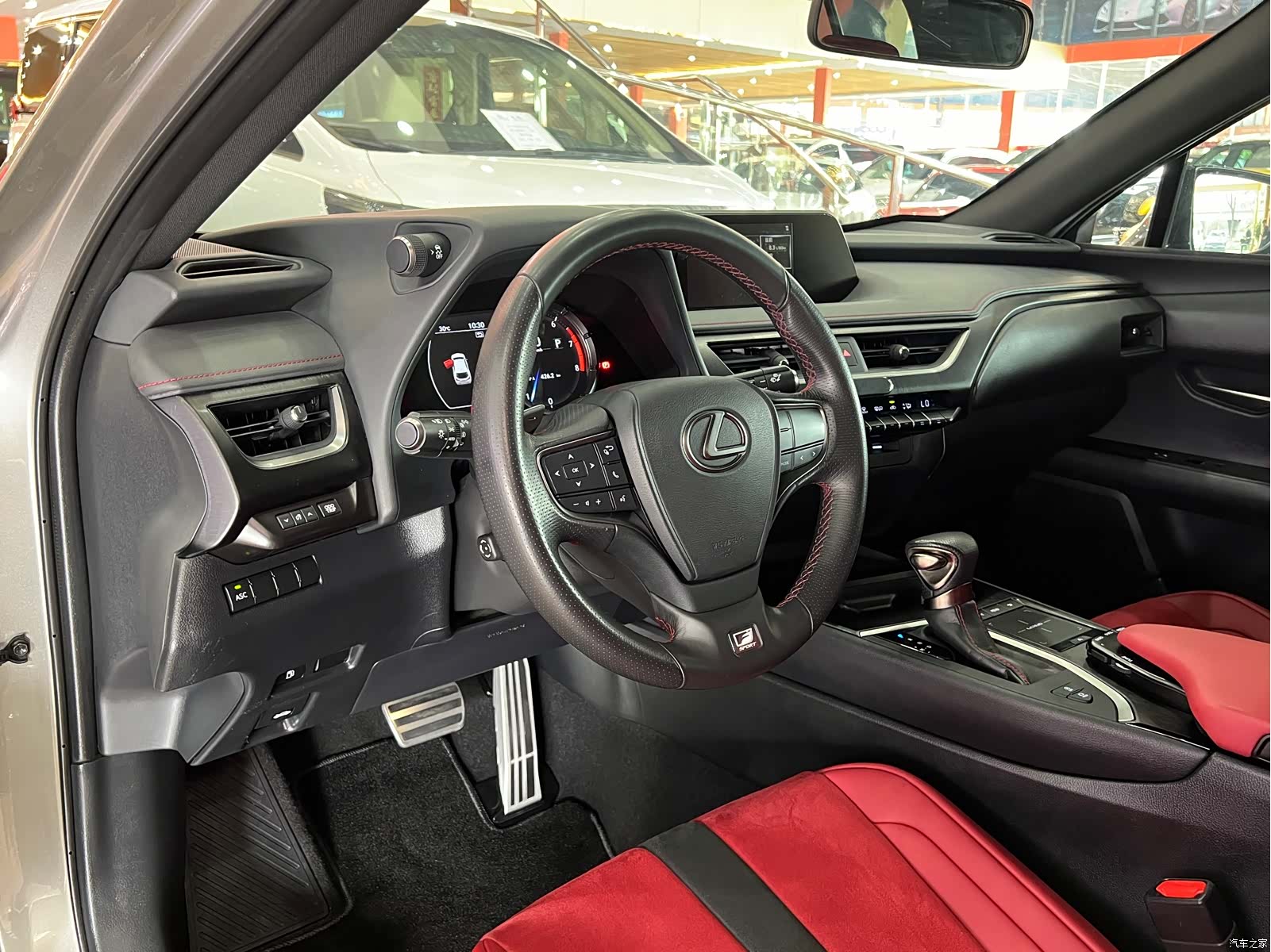 Lexus UX, 2019 7