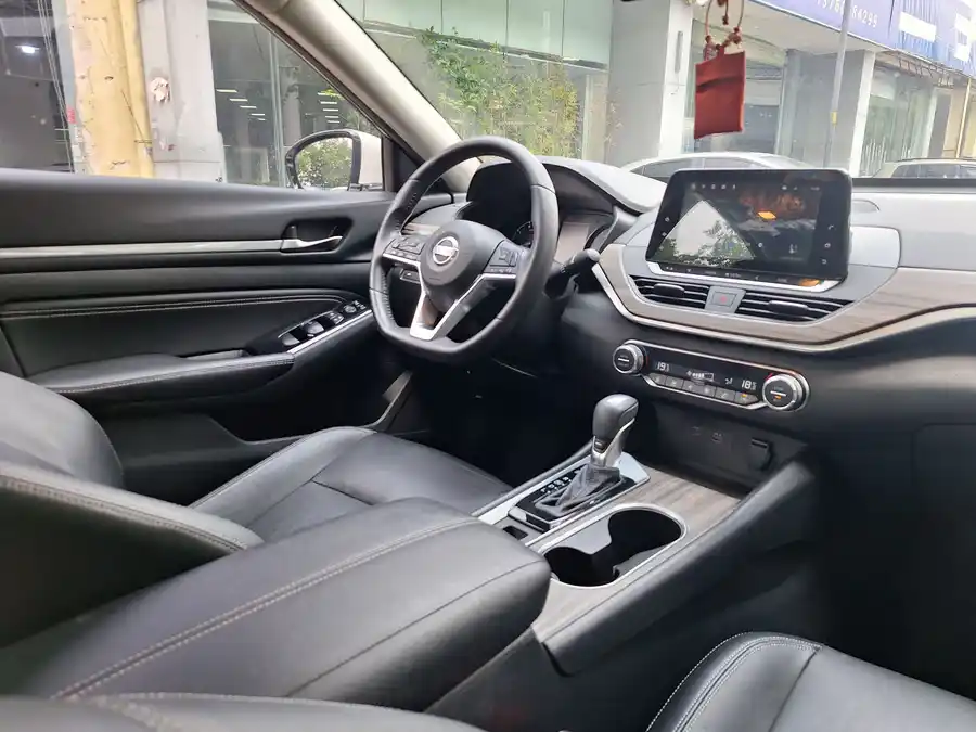 Nissan Altima Nissan Altima