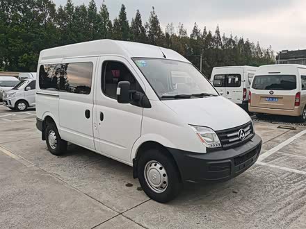 上汽大通maxus v80 2016款 2.5t 手动傲运通国iv短轴中顶6座