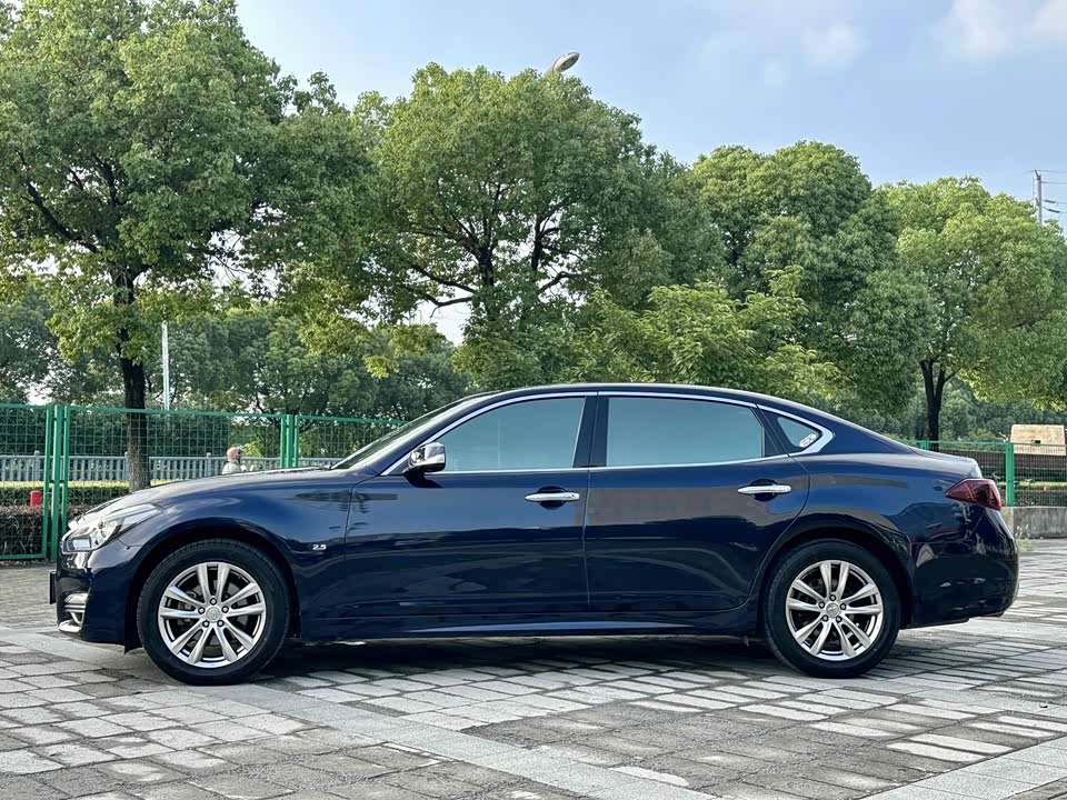 Infiniti Q70 Infiniti Q70